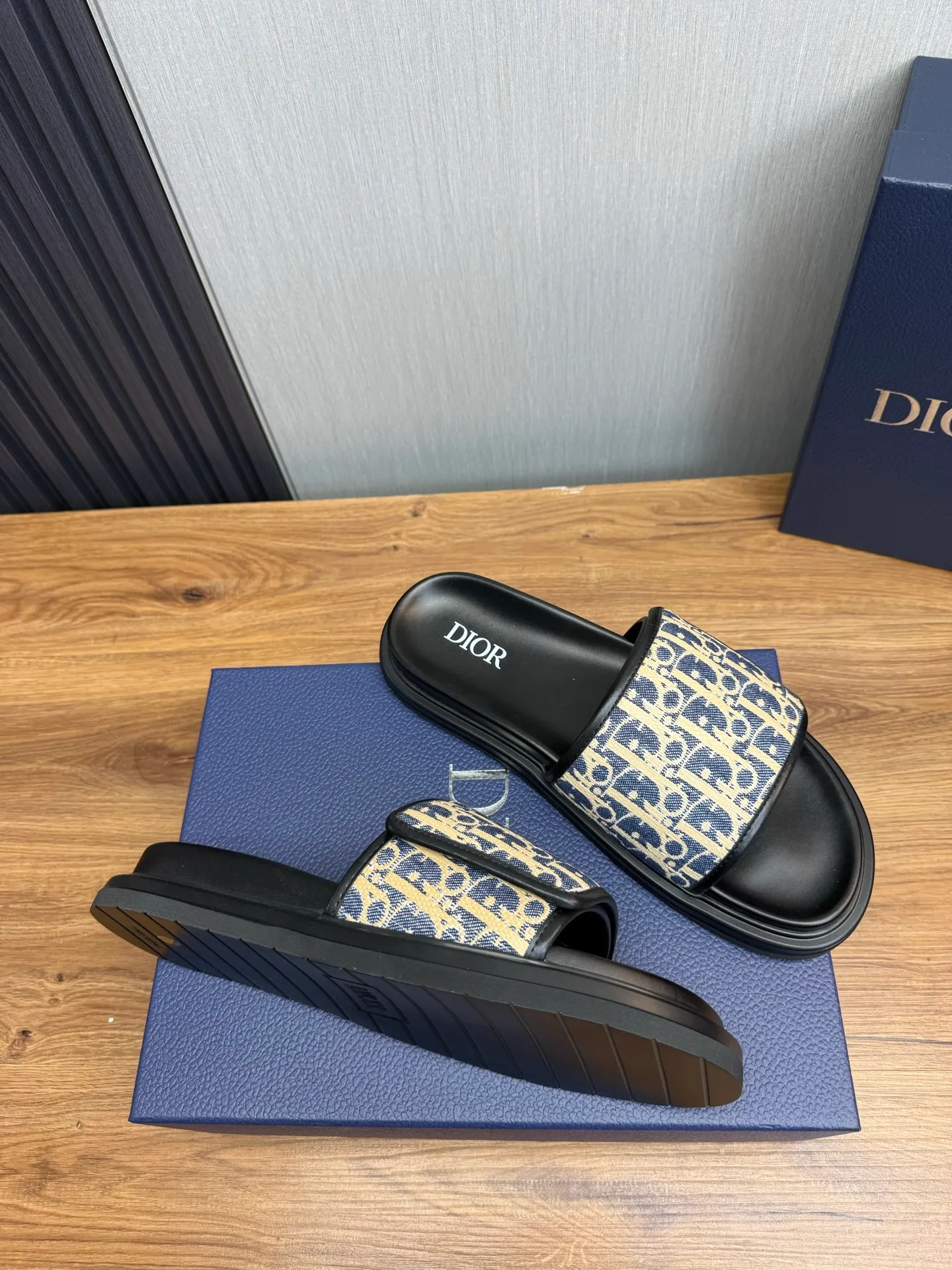 Men's shoes 💰280💰 Dior. Men's slippers 🩴Official website 1:1 production 38-45 yards 45 46 🉑️Customized original material shipped✅